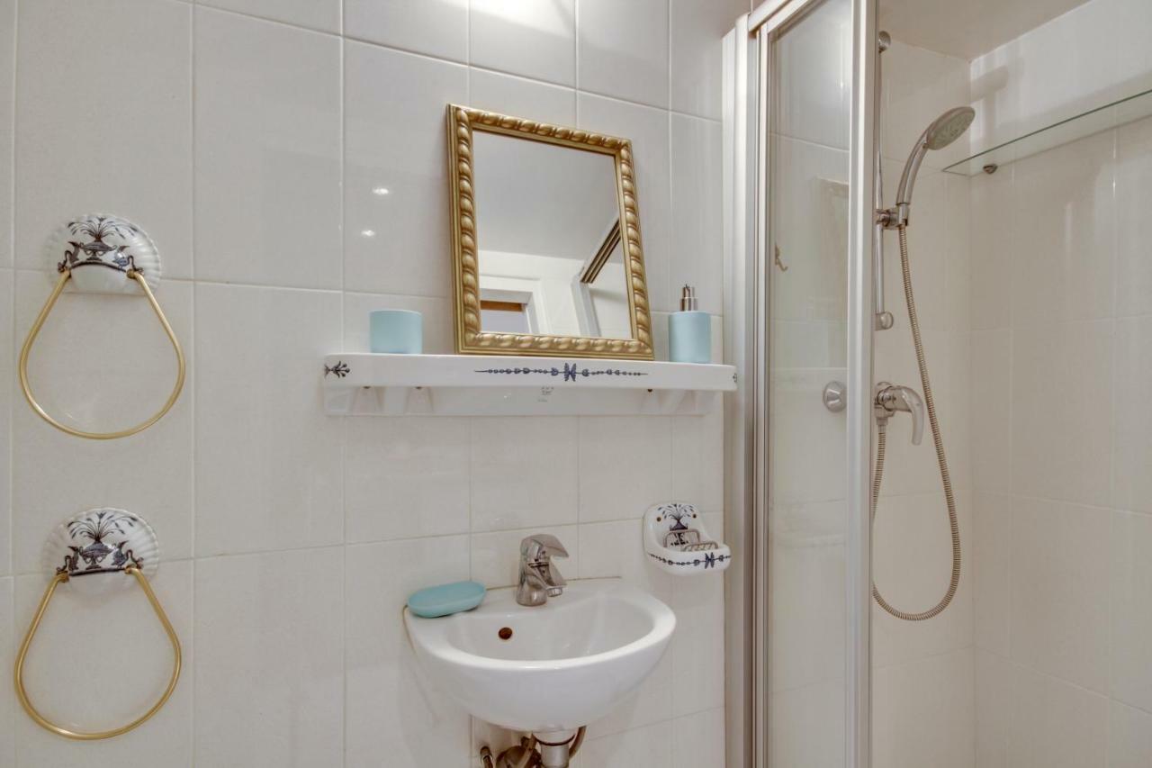 3 People - Place Des Vosges Paris By Weekome Apartment Ngoại thất bức ảnh